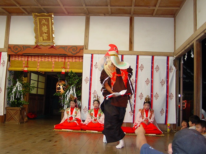 画像:神楽舞