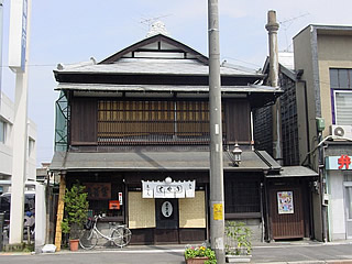 画像:旧石岡市内の看板建築02-きそば東京庵-