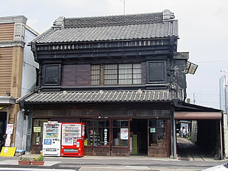 画像:旧石岡市内の看板建築05-福島屋砂糖店-