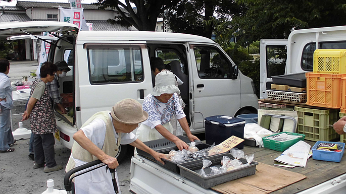 軽トラ朝市～新鮮な野菜を販売します～（毎週土曜日開催）05