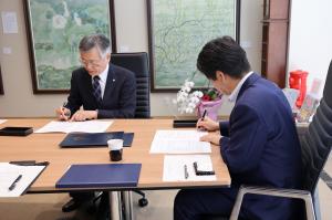 石岡市と麗澤大学との包括連携協定締結式（2）