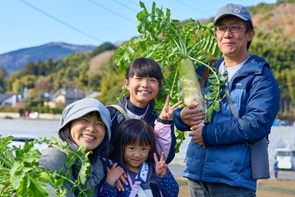 10_家族で大根採ったどー